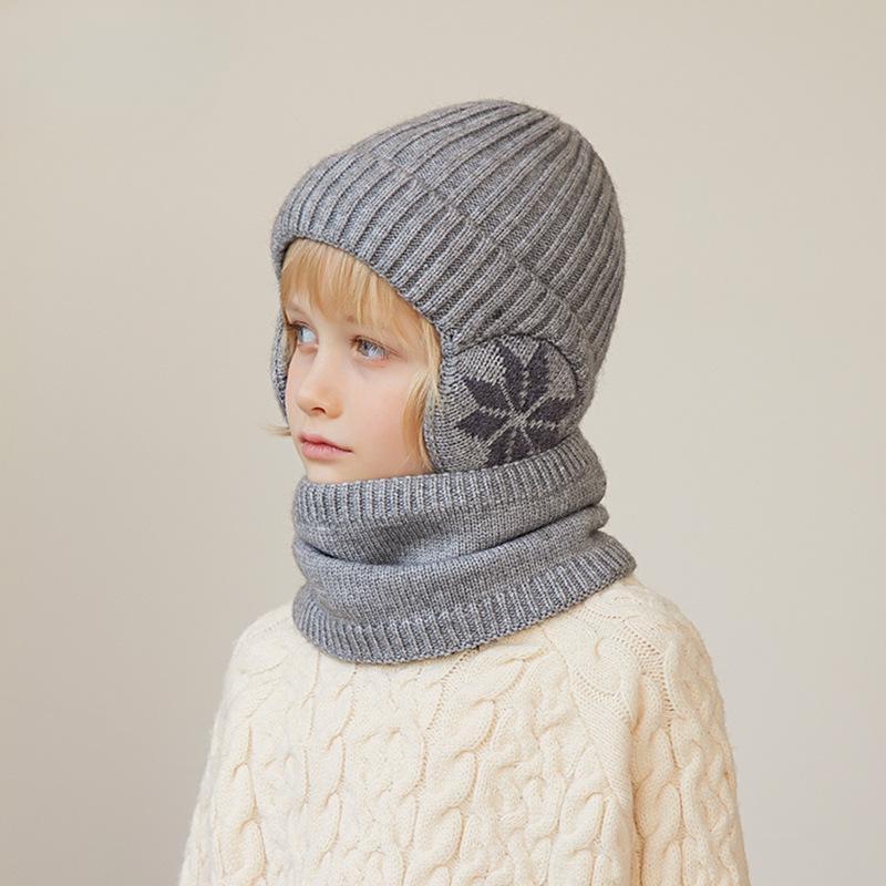 El traje de lana del sombrero y de la bufanda del invierno de los niños hizo punto el sombrero de lana para los niños_3841002