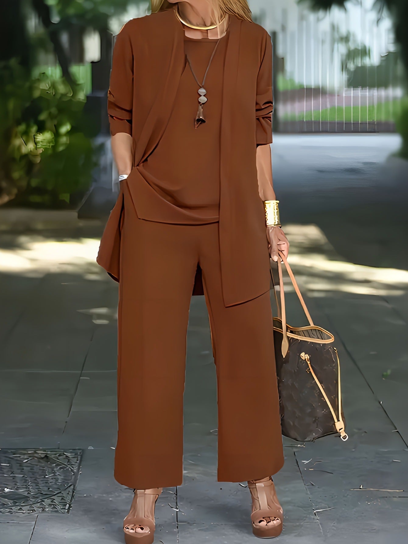 Elegante conjunto de tres piezas para mujer, de corte holgado, confeccionado a mano en tela de gasa.